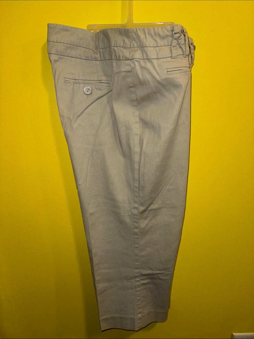 New Directions EUC Khaki Capris - Picture 8 of 9